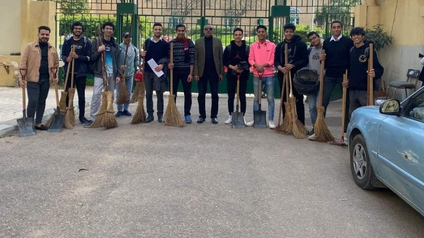 الطلاب يشاركون في نظافة كليات جامعة الإسكندرية