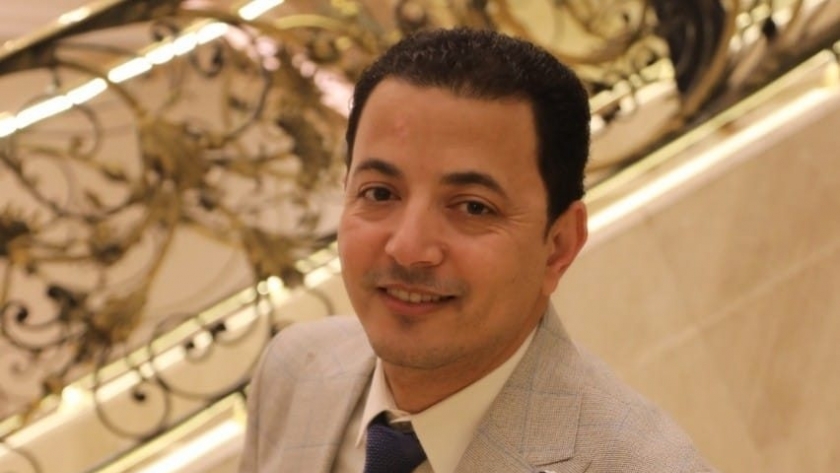 الصحفي محمود عبدالرحمن