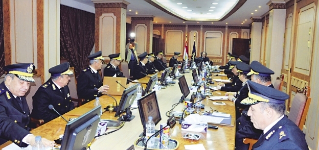 مجدى عبد الغفار وزير الداخلية خلال اجتماع مع المجلس الأعلى للشرطة