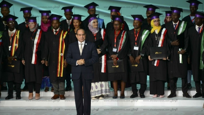 الرئيس السيسي مع شباب افريقيا