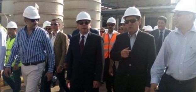 وزير البترول في زيارة لمجمع موبكو بدمياط