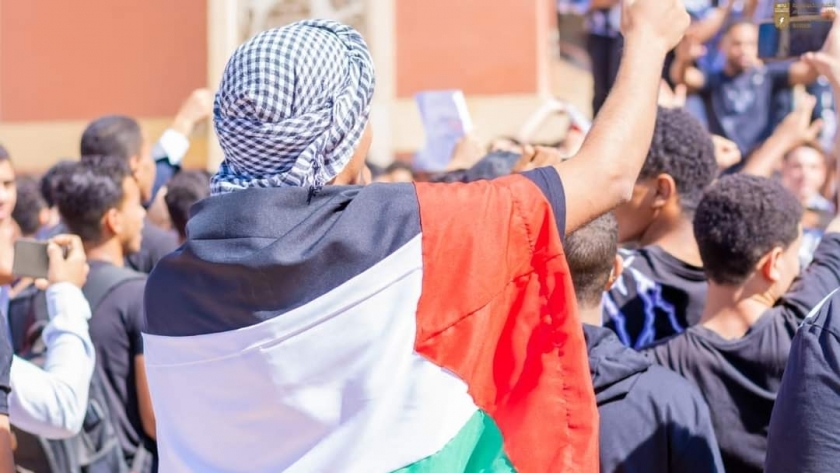 وقفة احتجاجية لدعم القضية الفلسطينية داخل الجامعة التكنولوجية بالفيوم