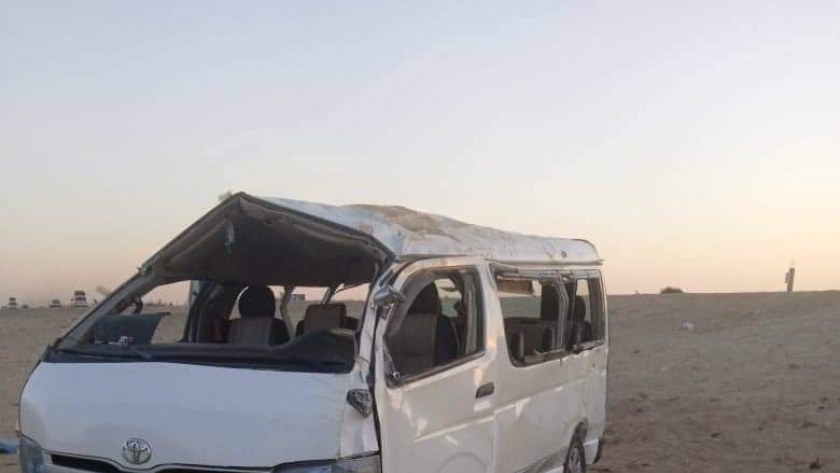 إصابة 19 في انقلاب ميكروباص على صحراوي بني سويف الغربي