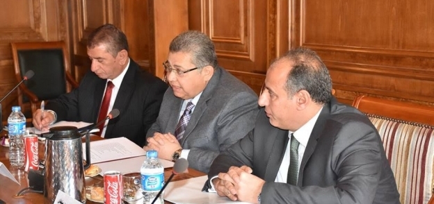 وزير التعليم العالي خلال توقيعه بروتوكول مع محافظ كفر الشيخ