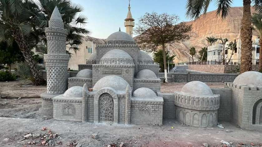 جدارية مسجد الصحابة تزين مدينة طابا