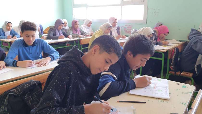 امتحانات الشهور في مدارس المحلة