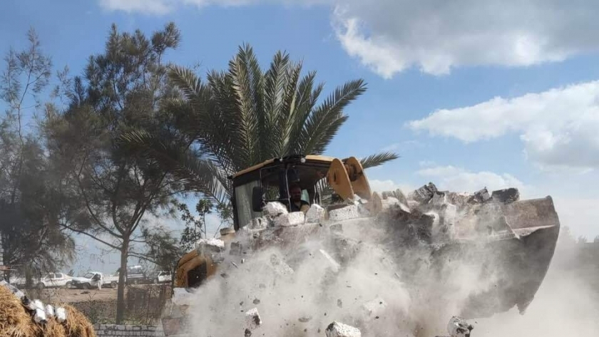إزالة تعديات بمركز ومدينة بيلا بكفر الشيخ