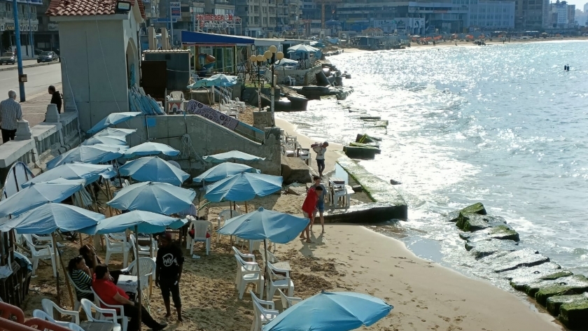 الاستمتاع على شواطئ الإسكندرية