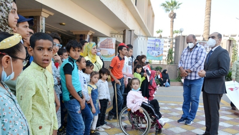 80 شاب وفتاة من ذوي الإعاقة يتفقدون مشروعات "حياة كريمة" بسوهاج
