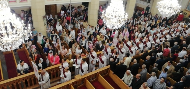 صلوات قداس عيد القيامة فى كنيسة مار جرجس بطنطا