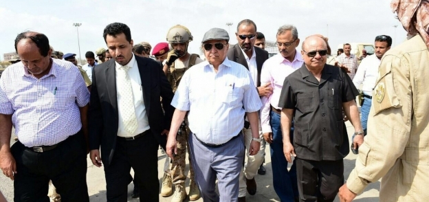 الرئيس اليمني يتفقد مطار عدن