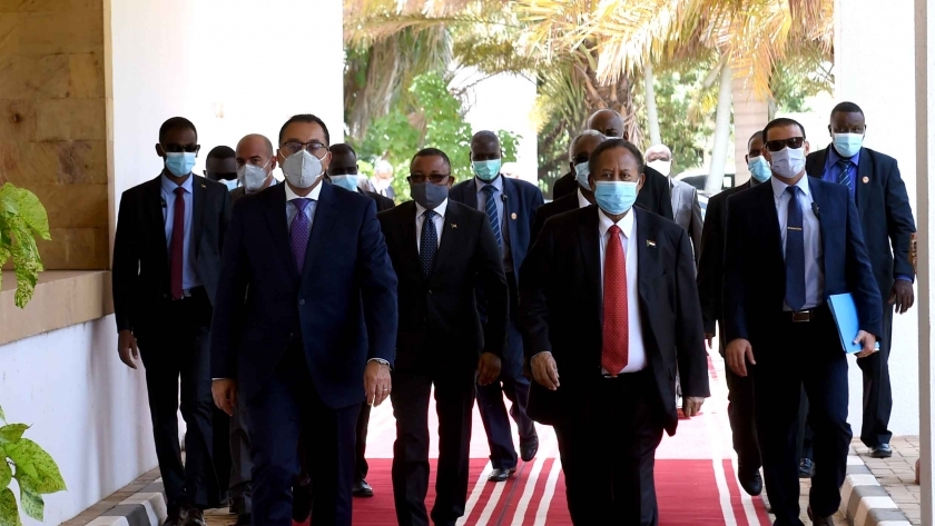 رئيس الوزراء المصري ونظيره السوداني