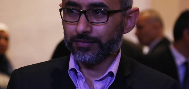 الكاتب عمرو عز الدين