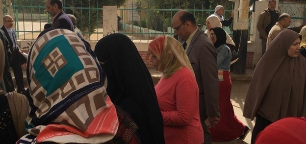 السيدات أمام لجنة جمال عبد الناصر بمنشأة ناصر