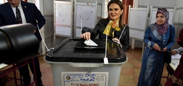 سحر نصر تدلي بصوتها في الانتخابات