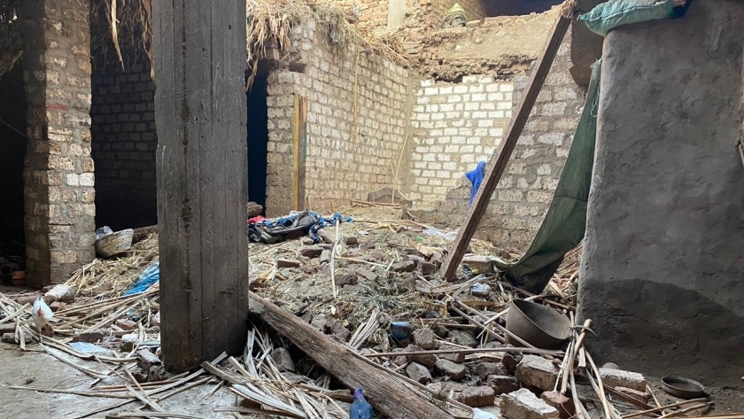 صور.. مصرع 3 أشخاص في انهيار منزل بسوهاج