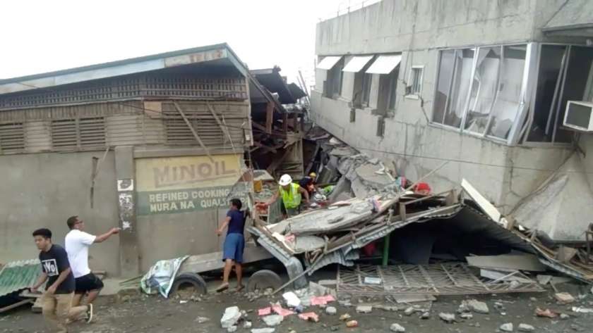 آثار الدمار التي سببها زلزال سابق في الفلبين