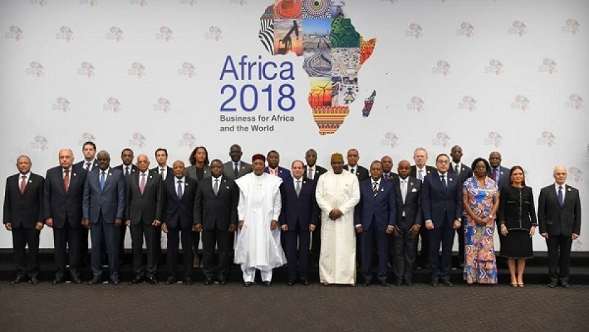 الرئيس «السيسى» يتوسط الزعماء الأفارقة فى مؤتمر استثمارات أفريقيا