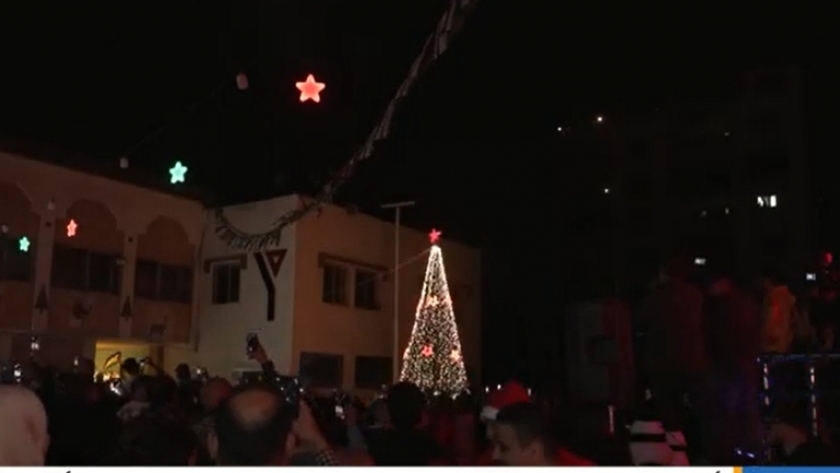 احتفالات قطاع غزة بإضاءة شجرة أعياد الميلاد