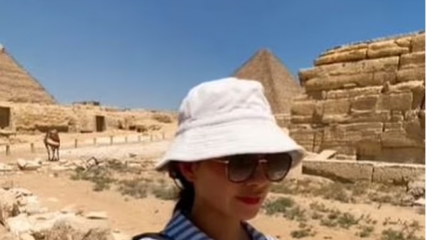 السائحة البريطانية خلال زيارة مصر
