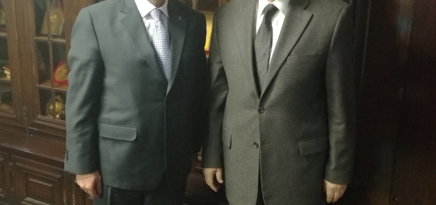 وزير الكهرباء يلتقي سفير الأردن