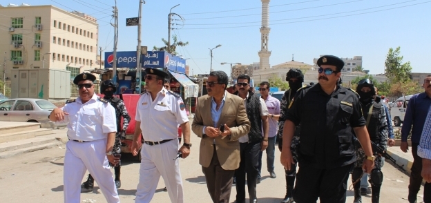 مدير أمن الإسماعيلية يترأس حملة موسعة لإزالة الاشغالات بنطاق حي ثاني.