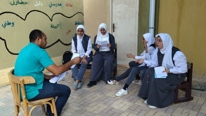 طلاب مدرسة السيدة عائشة الاعدادية بمطروح خلال المسابقة