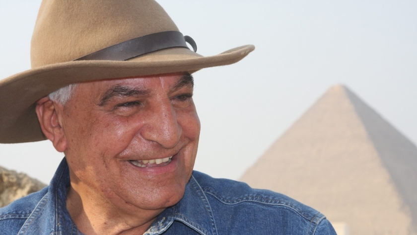 زاهي حواس عالم المصريات