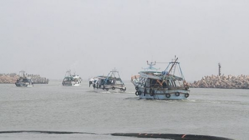 استئناف حركة الملاحة بميناء البرلس وانطلاق 180 مركب صيد في كفر الشيخ