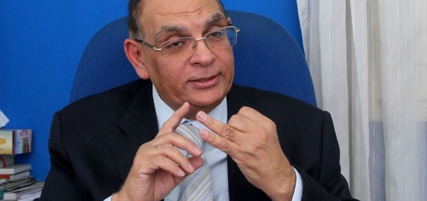 الدكتور حسين خالد