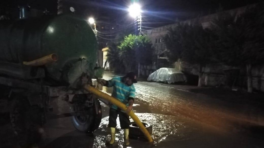 شفط مياه الأمطار من شوارع كفر الشيخ