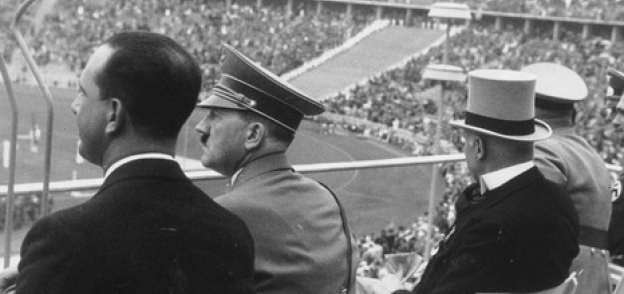 هتلر في احد المبارايات