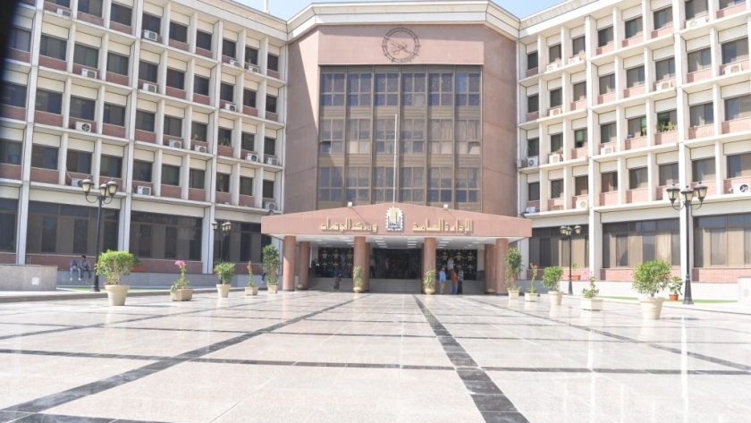  جامعة أسيوط تستعد للعام الدراسي الجديد بشجيروتزيين المبنى الإداري