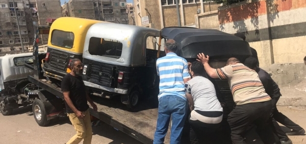 أمن الإسكندرية يشن حملة لمنع سير التوك توك ومكبرات الصوت
