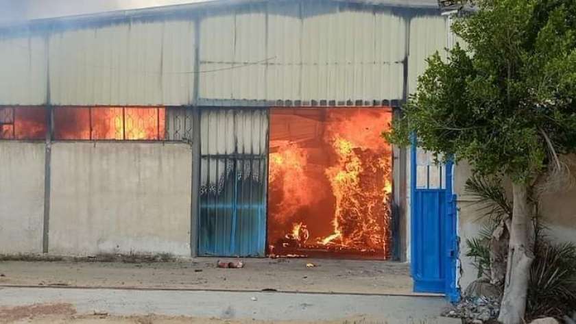حريق مصنع كارتون على طريق مصر - إسكندرية الصحراوي