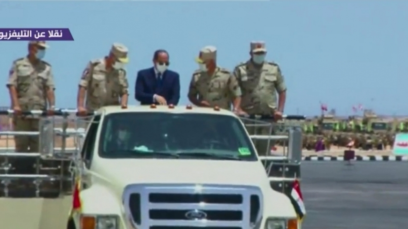 الرئيس عبدالفتاح السيسي خلال تفقده للحدود الغربية