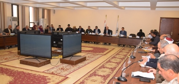 محافظ بني سويف يناقش استعدادات انتخابات الرئاسة