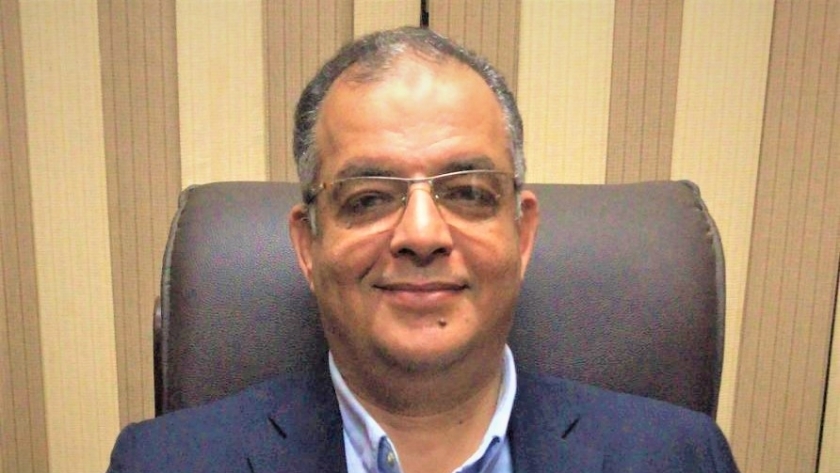 الدكتور حاتم بدر، رئيس قسم جراحة المخ والأعصاب بجامعة ‏المنصورة
