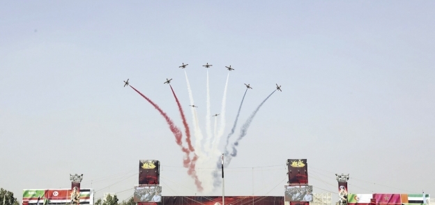 تشكيلات القوات الجوية وأفراد القوات المسلحة أثناء العرض العسكرى خلال الاحتفالات بذكرى النصر أمس
