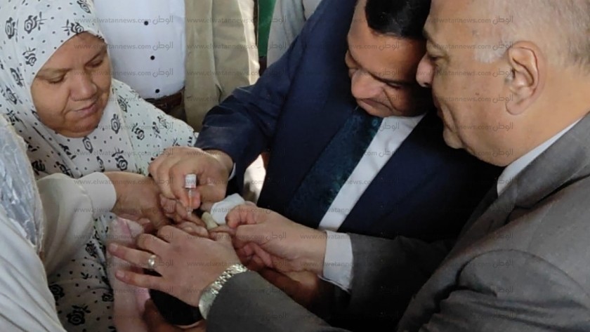 محافظ البحيرة يفتتح الحملة القومية للتطعيم ضد مرض شلل الأطفال