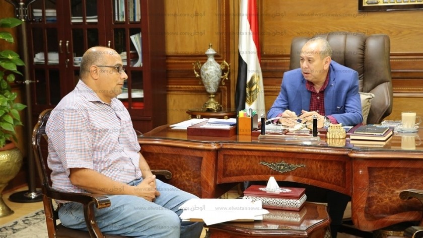 محافظ كفر الشيخ خلال لقاءه مع مدير مراكز التطوير