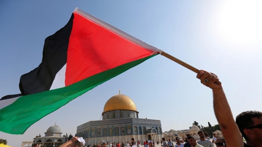 علم فلسطين يرفرف في القدس