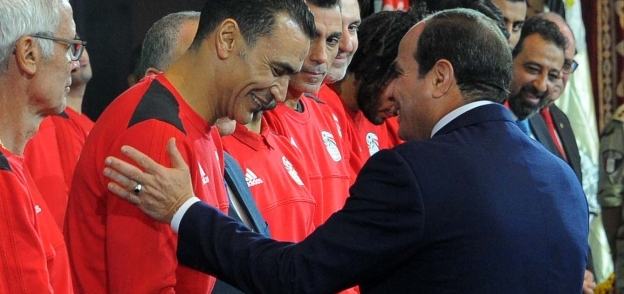 استقبال السيسي للاعبي منتخب مصر بعد التأهل لكأس العالم