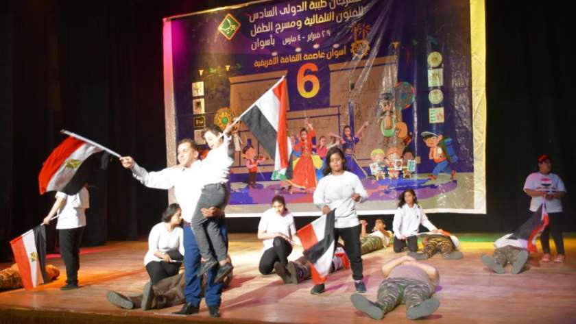 أسوان تشهد ختام مهرجان طيبة الدولي السادس للفنون التلقائية ومسرح الطفل