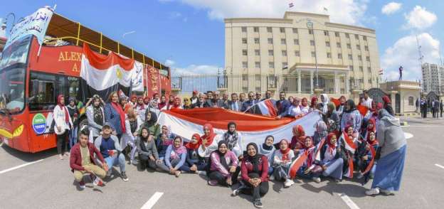 أتوبيسات مكشوفة تجوب أنحاء الإسكندرية لحث المواطنين على نزول الاستفتاء