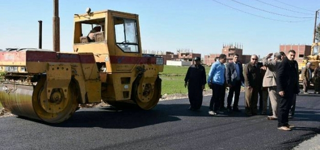 محافظ الشرقية يتفقد أعمال رصف وتوسعة طريق "الغار- الزقازيق" بـ13 مليون جنيه