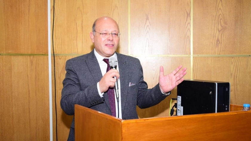 الدكتور حسان النعماني رئيس جامعة سوهاج