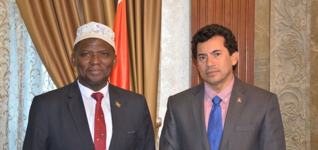 صبحي يبحث آليات التعاون الشبابي والرياضي مع سفير بوروندي