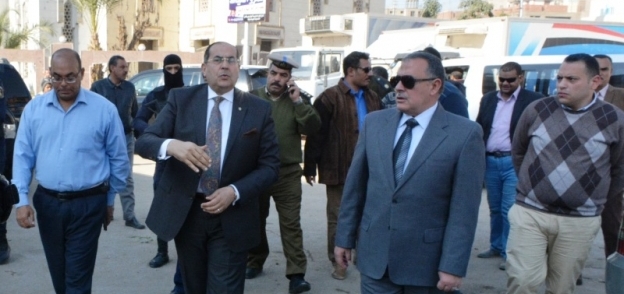 محافظ سوهاج ومدير الأمن يتفقدان ميدان العارف