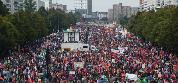 بالصور| تظاهرات في ألمانيا ضد التبادل الحر بين أوروبا وأمريكا